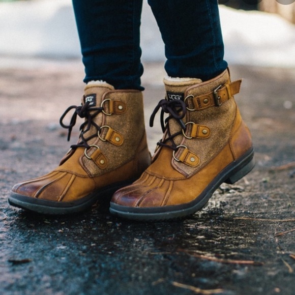 UGG Shoes - UGG 🍂Cecilia Waterproof Boots women’s Sz 9